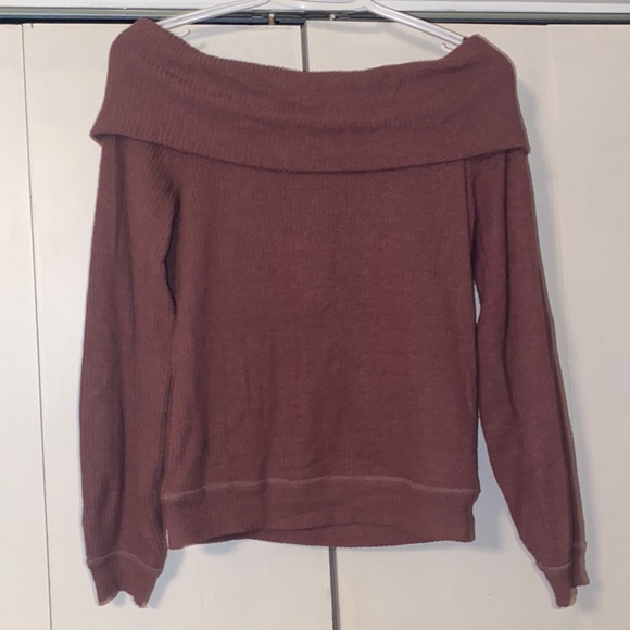 Abercrombie and Fitch ribbed off the shoulder sweater - Picture 2 of 3